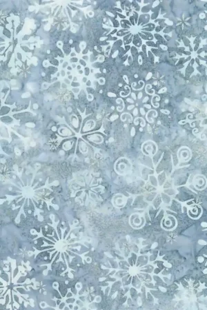 Artisan Batiks: Winter Pines, Overcast by Lunn Studios, tessuto batik grigio chiaro con fiocchi di neve - Robert Kaufman Novità