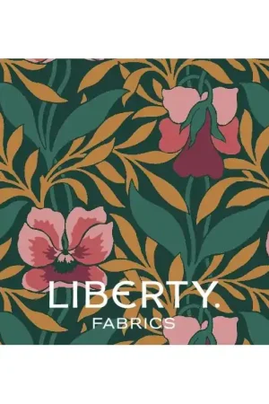 Wide Width 2 Pansy Meadow, Tessuto Verde con Viole del Pensiero Rosa - Liberty Fabrics Reso Gratuito