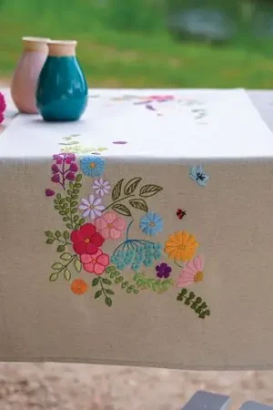 Spedizione Espresso Kit runner da ricamare - Una primavera gioiosa - Vervaco