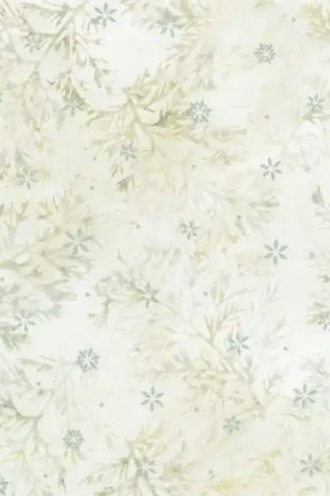 Compra Adesso Artisan Batiks: Winter Pines, Vanilla by Lunn Studios, tessuto batik crema con foglie di abeti - Robert Kaufman