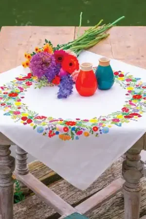 Kit tovaglia da ricamo - Un mondo floreale colorato - Vervaco Spedizione Gratuita