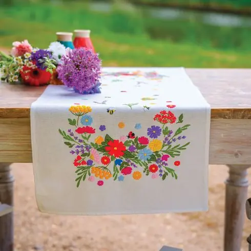 Consegna Rapida Kit runner da ricamare - Un mondo floreale colorato - Vervaco