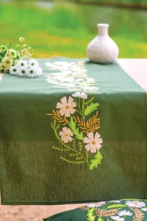 Super Prezzo Kit runner da ricamare - Fiori bianchi - Vervaco