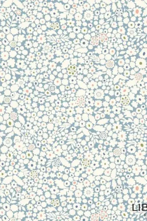 Reso Gratuito Tree of Life Floral Glade Woodland Pastels, Tessuto Azzurro con Radura Fiorita - Lyberty Fabrics