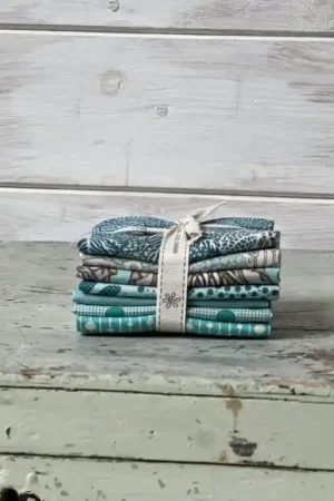 Ultima Occasione Pacchettino di Tessuti Tilda Verde Acqua, 7 tessuti da 25 x 27 cm