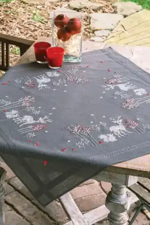 Non Perdere Kit tovaglia da ricamo - Animali della foresta in inverno - Vervaco