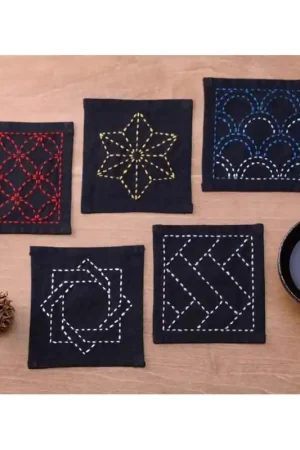 Tessuto Sashiko blu navy prestampato con 5 motivi per sottobicchieri Soddisfatti O Rimborsati