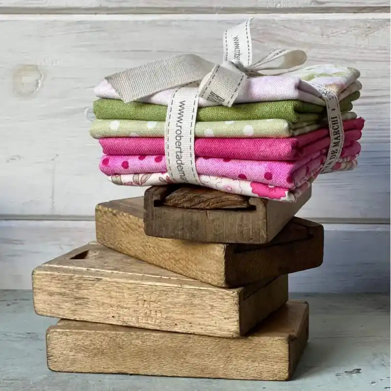 Reso Gratuito Pacchettino di Tessuti Verdi e Rosa, 6 da 25 x 27 cm