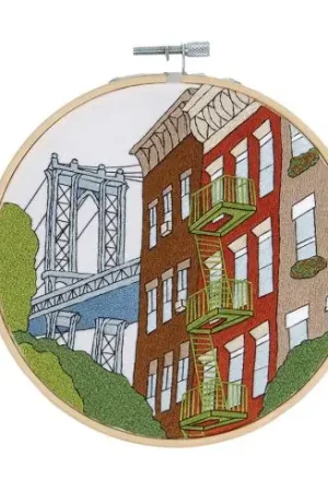 Saldi Kit per ricamo a tamburo - Cuscino da ricamare New York - DMC