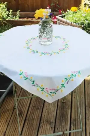 Kit tovaglia da ricamo - Margherite - Trimits Offerta Speciale