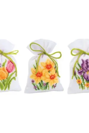 Offerta Lampo Kit sacchetto profumato da ricamo - 3 bustine - fiori - Vervaco