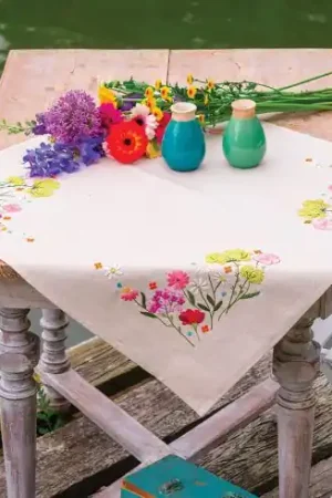 Kit tovaglia da ricamo - Fiori selvaggi - Vervaco Offerta