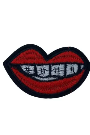 Applicazione Termoadesiva Patch Ricamo Bocca Labbra Rosso Nero Bianco 6x4 Cm Nuova Collezione