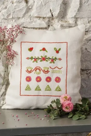 Kit da Ricamo - Cuscino Vintage Rose - Anchor Bestseller