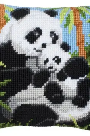 Compra Online Kit cuscino fori grossi - Cuscino da ricamare famiglia panda - Vervaco