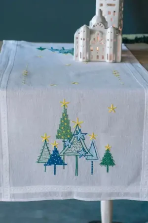 Di Tendenza Kit da Ricamo Runner da Tavola - Pini Moderni -Vervaco