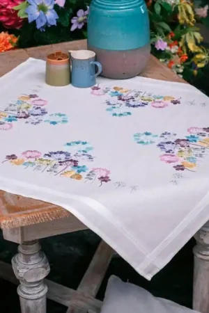 Nuova Collezione Kit da Ricamo Tovaglia - Allium Blu e Viola - Vervaco