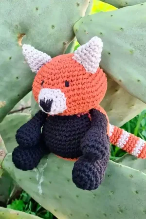 Prezzo Scontato Kit Amigurumi Panda Rosso Ling - Hoooked