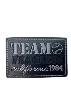 Spedito Oggi Applicazione FS Toppa Patch Termoadesiva Ricamo Ecopelle Scritta TEAM 7x4,5 Cm