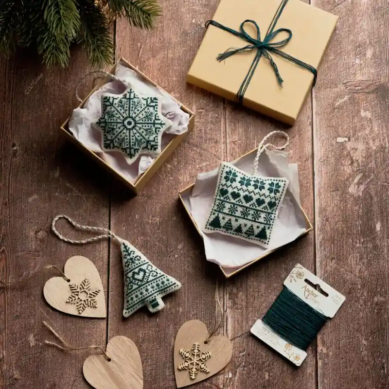Kit Punto Croce Decorazioni per Natale Nordic Linen - Anchor Di Tendenza