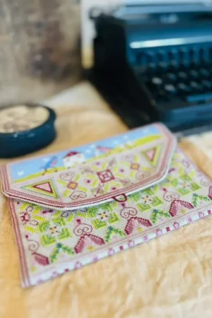 Il Giardino Segreto, Porta Lettere d’Amore - Schema a Punto Croce di ValeGugia A Buon Prezzo