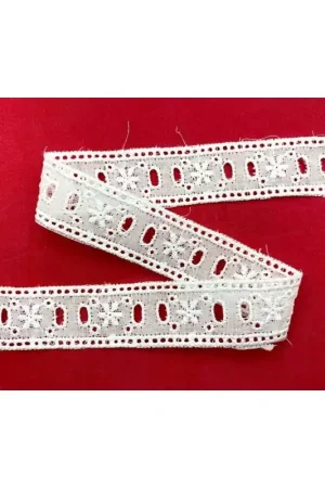 Spedito Oggi Pizzo sangallo bianco in cotone – passanastro – altezza 2 cm – fessura 5 mm