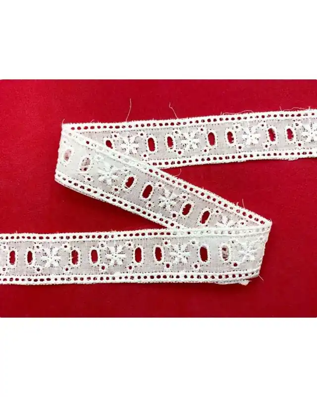 Spedito Oggi Pizzo sangallo bianco in cotone – passanastro – altezza 2 cm – fessura 5 mm