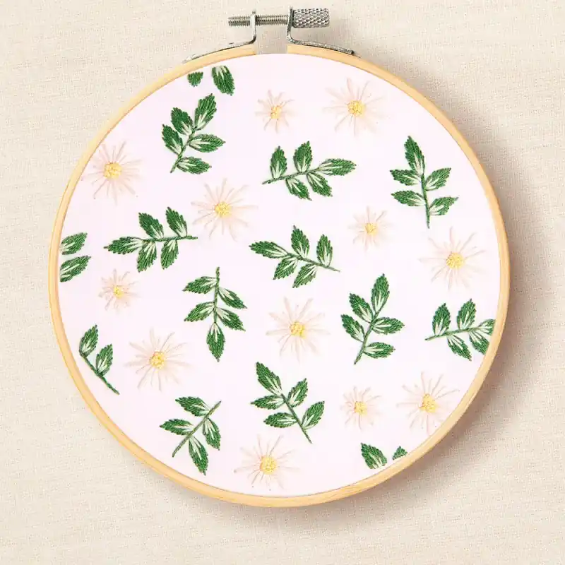 Offerta Kit da Ricamo Tradizionale - Delicate Margherite - DMC