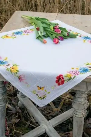 Occasione Imperdibile Kit tovaglia da ricamo - Fiori colorati - Vervaco