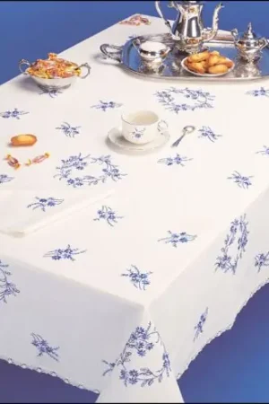 Prezzo Scontato Tovaglia da ricamo - Fiori blu - Luc Créations