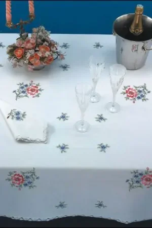 Tovaglia da ricamo - Mazzo rosa e blu - Luc Créations Acquista Ora