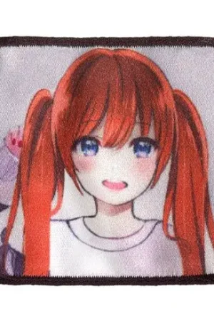 Termoadesiva - Etichetta K-Pop - Ragazza con i capelli rossi - Prym Saldi