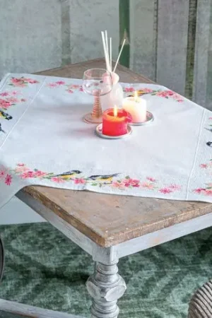 Offerta Del Giorno Kit tovaglia da ricamo - Cincie e fiori - Vervaco