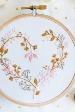 Miglior Prezzo Kit per ricamo a tamburo - Cuori di fiori selvatici - Tamar Nahir Yanai