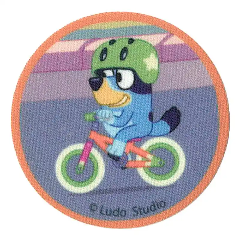 Patch Termoadesiva Bluey in Bicicletta su Sfondo Viola e Arancione Nuova Collezione