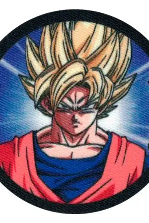 Reso Gratuito Toppa Termoadesiva- Goku Super Saiyan Dragon Ball Z con Sfondo Azzurro Chiaro