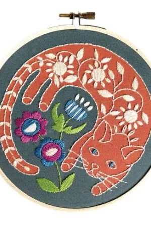 Nuova Collezione Kit per ricamo a tamburo - Gatto da giardino - Rikrack