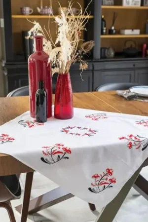 Novità Kit tovaglia da ricamo - Le rondini - Avila