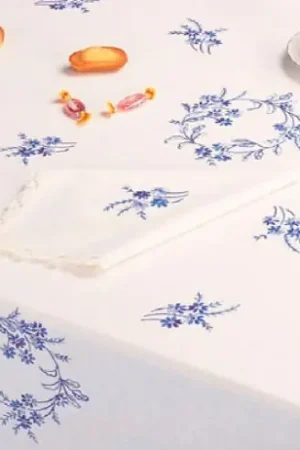 Sconto Tovagliolo da ricamo - Fiori blu - Luc Créations