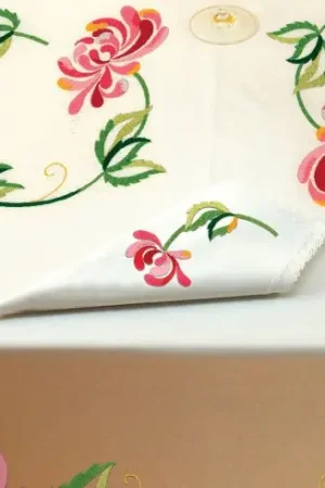 Tovagliolo da ricamo - Dalie stilizzate - Luc Créations Promozione Esclusiva