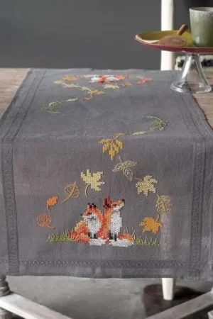 Promozione Esclusiva Kit runner da ricamare - Volpi in autunno - Vervaco