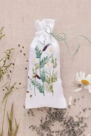 Kit sacchetto profumato da ricamo - Camomilla e fiori di campo - Anchor Pagamento Sicuro
