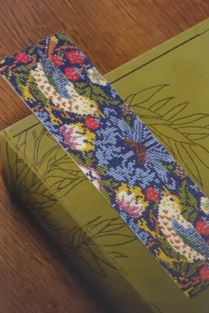 Nuova Collezione Kit segnalibro da ricamo - Il ladro di fragole - DMC