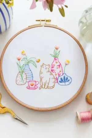 Kit per ricamo a tamburo - Tulipani e gatti - Tamar Nahir Yanai Acquista Ora